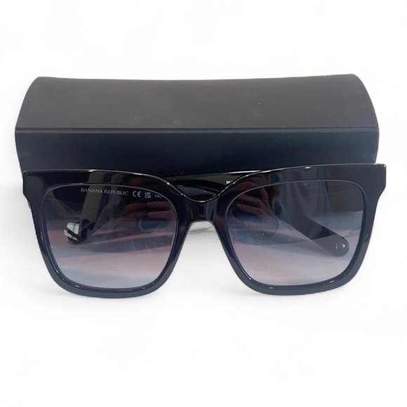 Banana Republic Accessories - Banana Republic Black Sunglasses with UV Protection